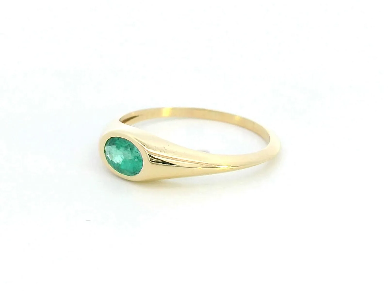 Elegant 18K Yellow Gold Emerald Ring – May Birthstone Jewelry