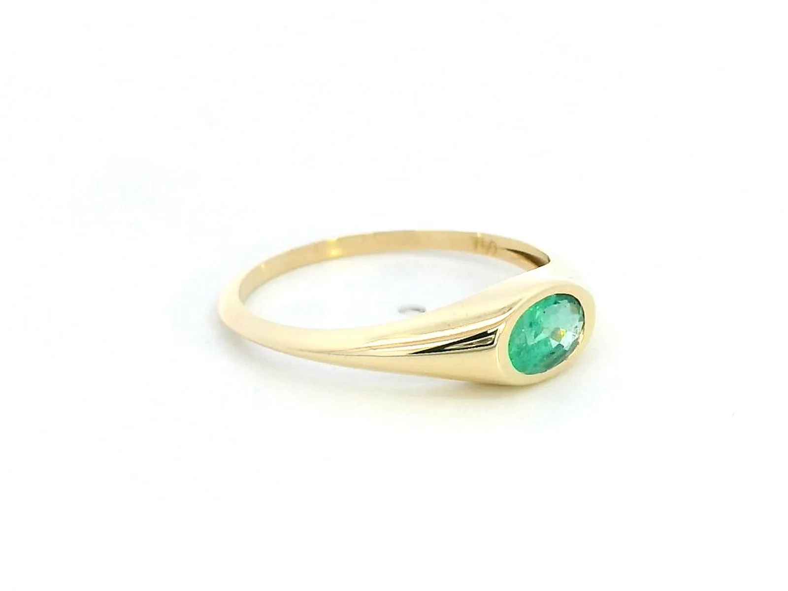 Elegant 18K Yellow Gold Emerald Ring – May Birthstone Jewelry