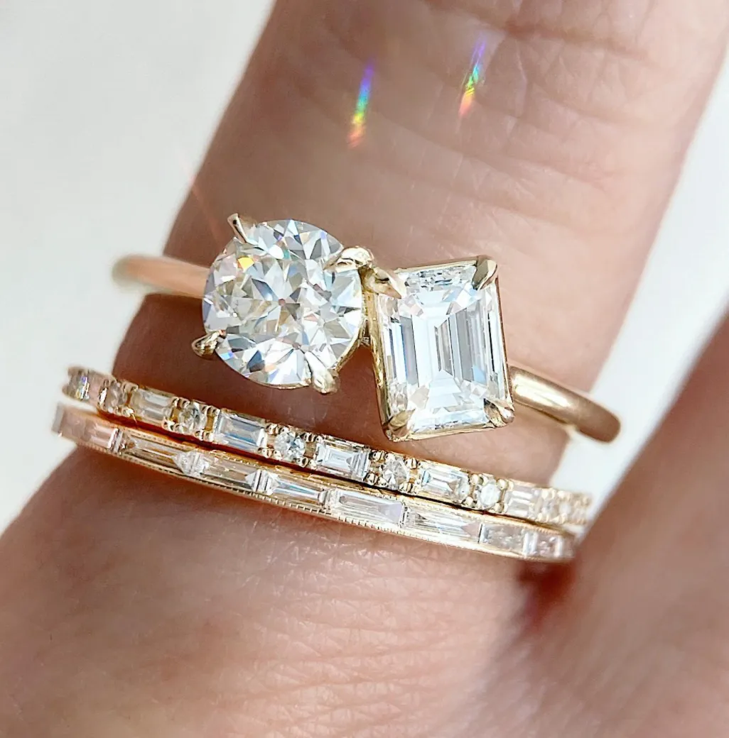 Emerald and Round Diamond Toi Et Moi Ring