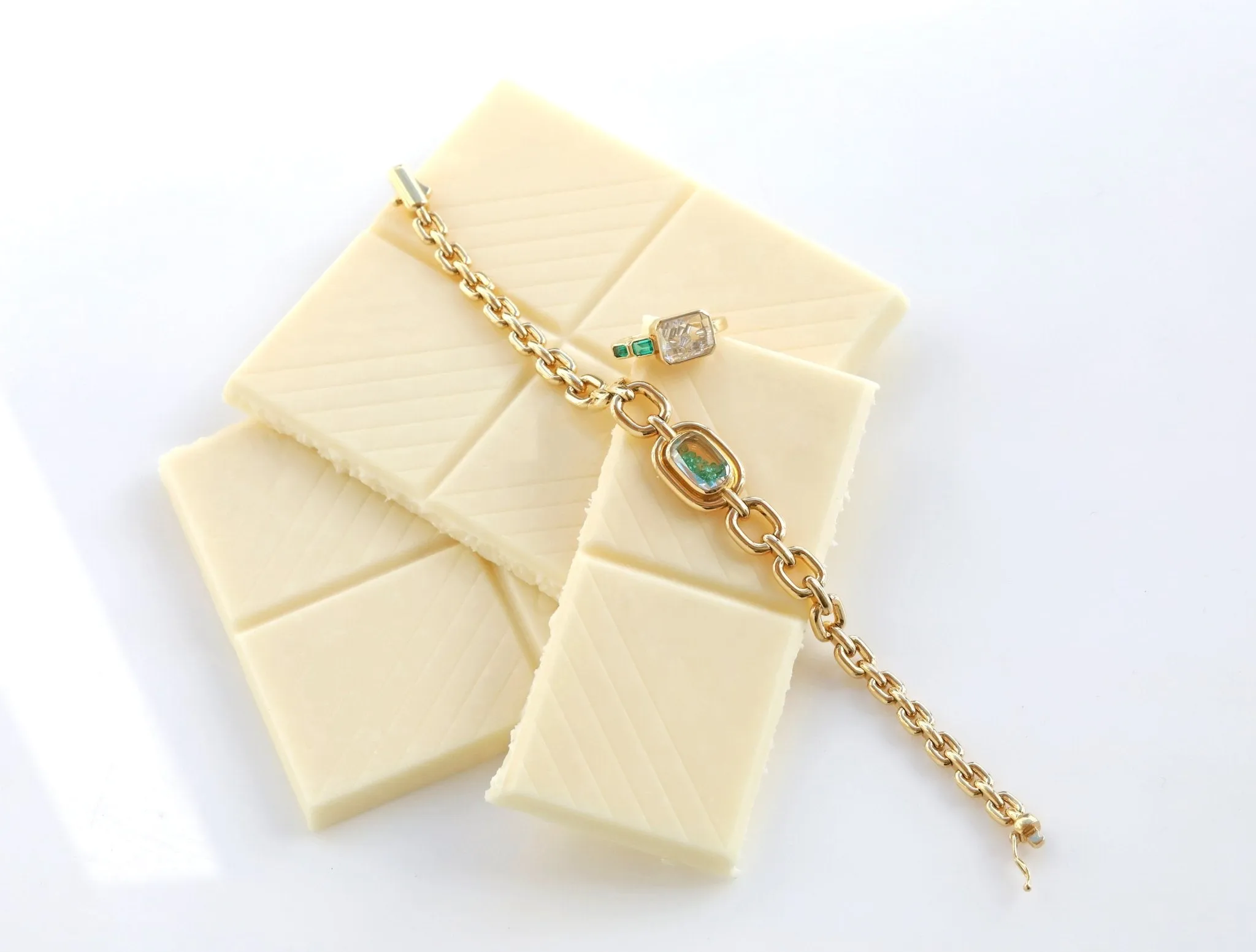Gold Ring with Diamond Shake and Emerald Baguette Details