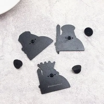King and Queen - Metal Brooch