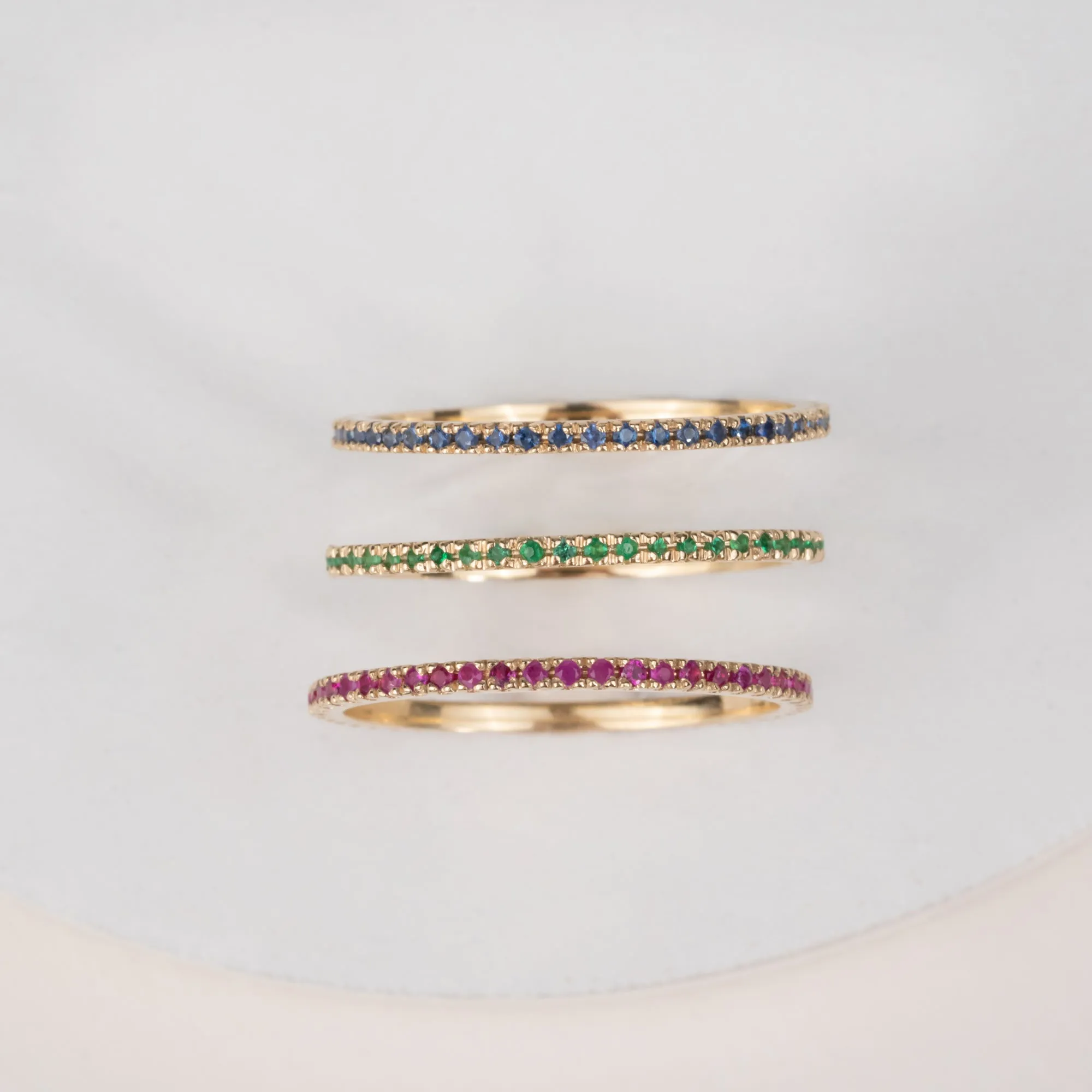 Prong Emerald Eternity Band, Kiki