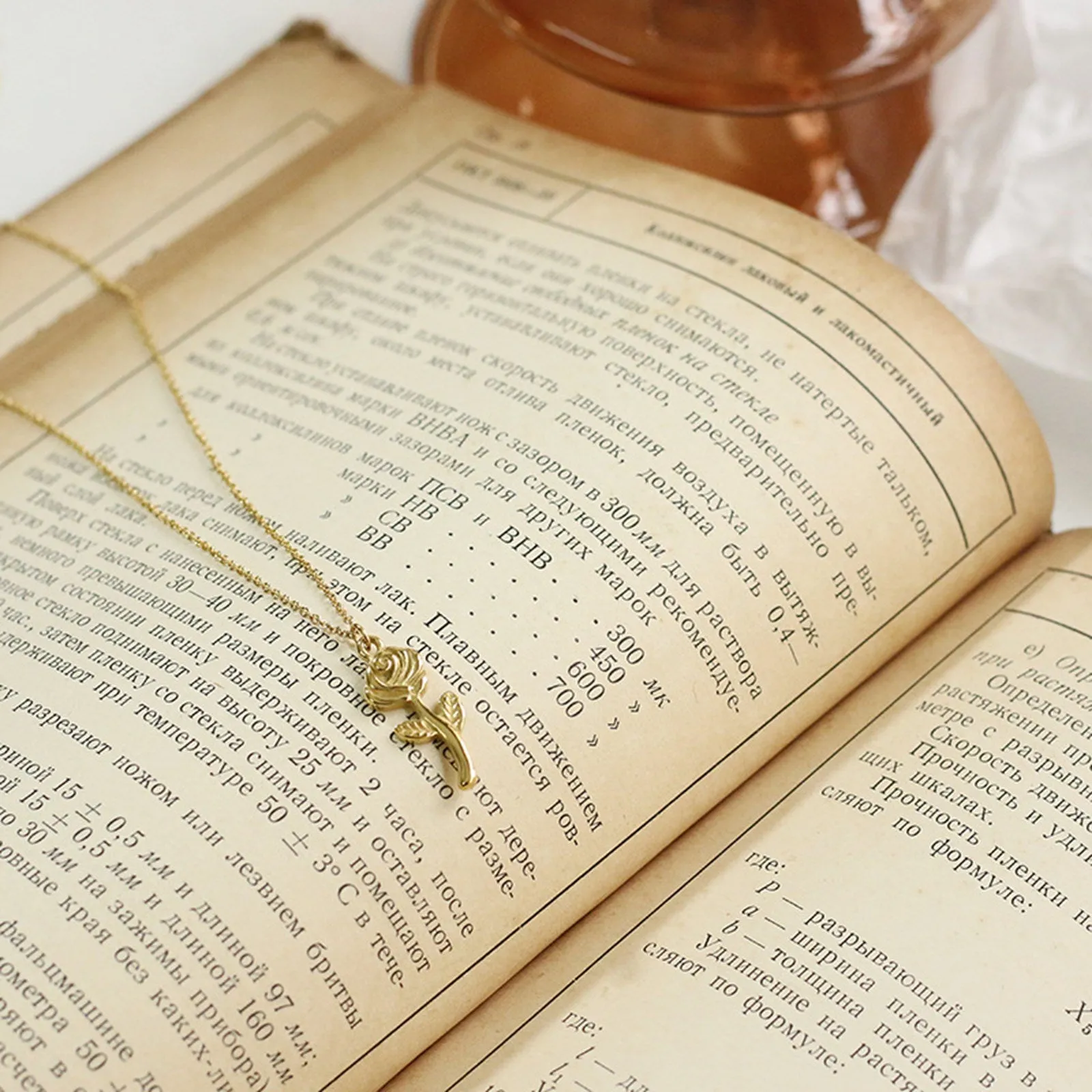 Rose Pendant Necklace