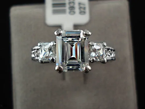 The white gold Plated Rectangle Emerald Cut CZ Zircon Engagement Rings