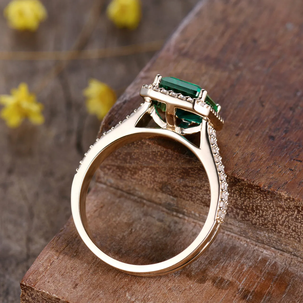 Yellow Gold Vintage 3.5 Carat Daimond Halo Emerald Engagement Ring 4mm Diamond Wedding Band